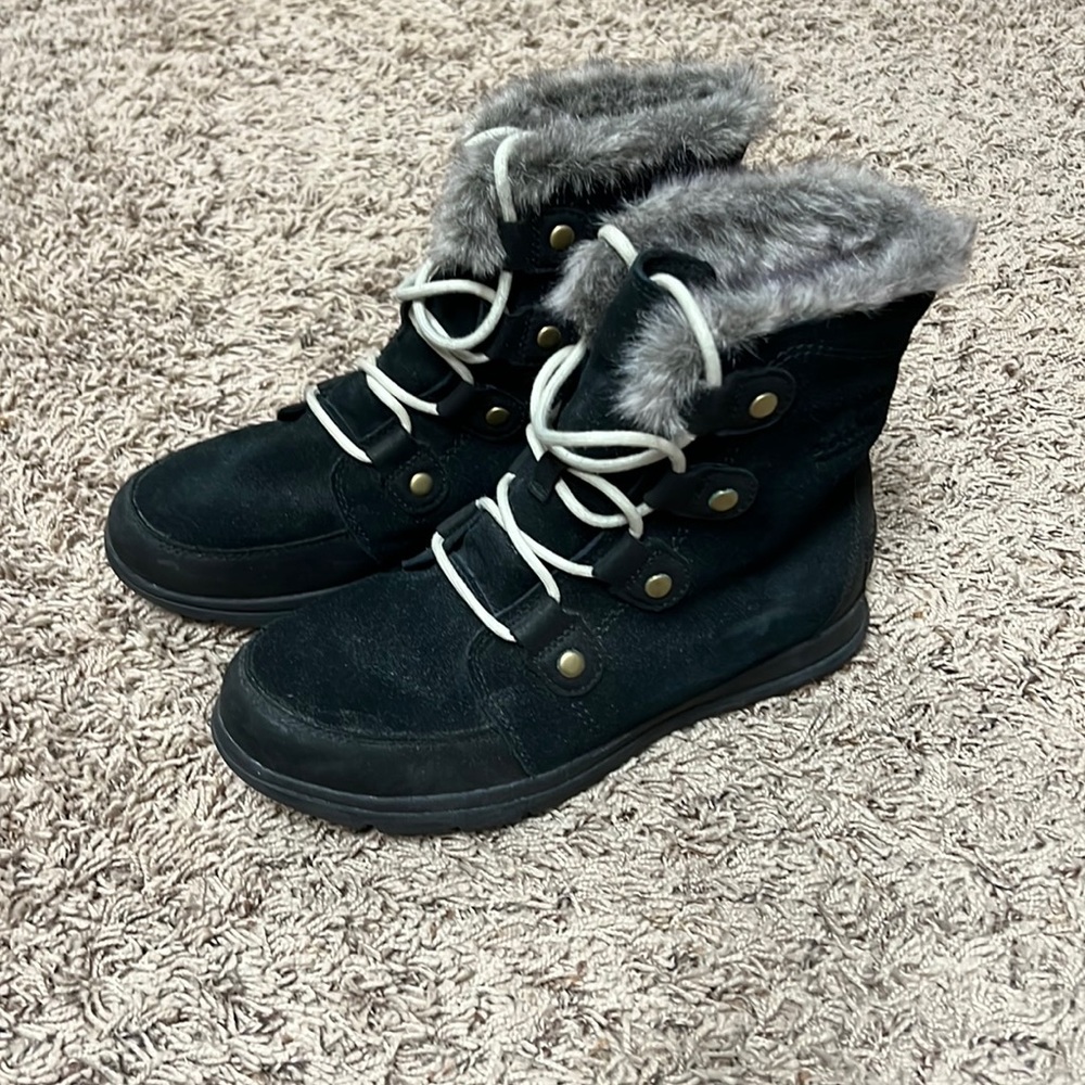 Sorel boots. Only worn a few times. In excellent shape. Size 9